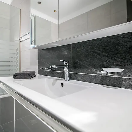 Villa White Lady